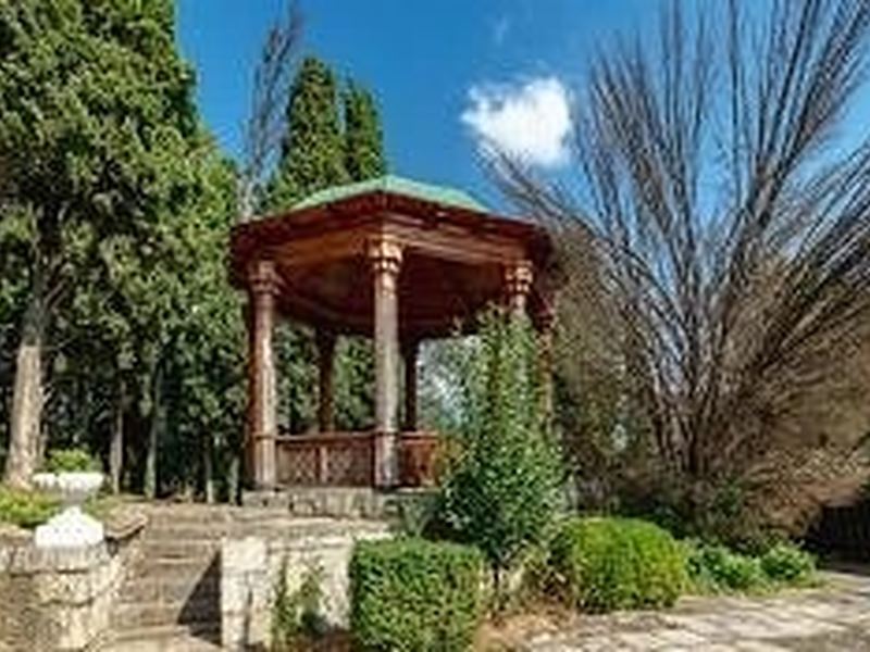 Ротонда в парке санатория — благоустройство территории